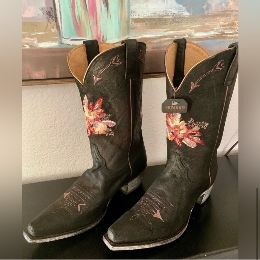 Shyanne Black Heeled Boots with Floral Embroidery - Picture 6 of 11